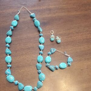 Avon Fashions Turquoise Beaded Necklace, Bracelet & Earrings Set – Gold Tone